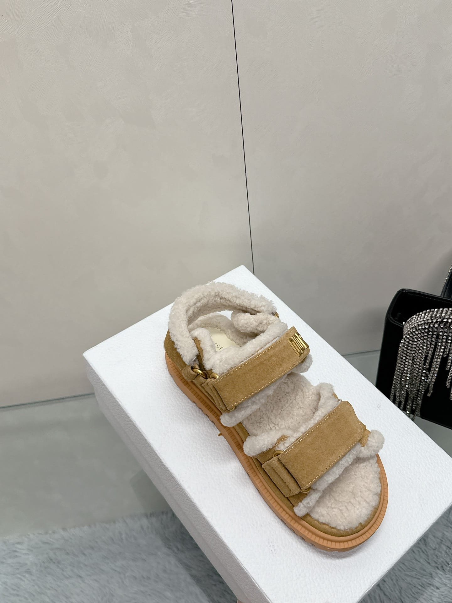 Dioract Suede Sandals