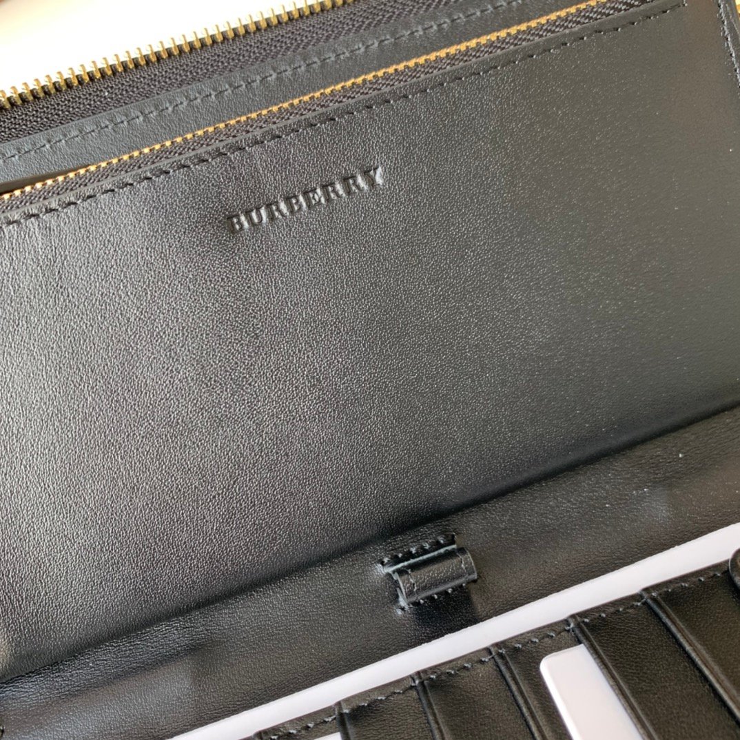 Burberry Zipper Long Wallet