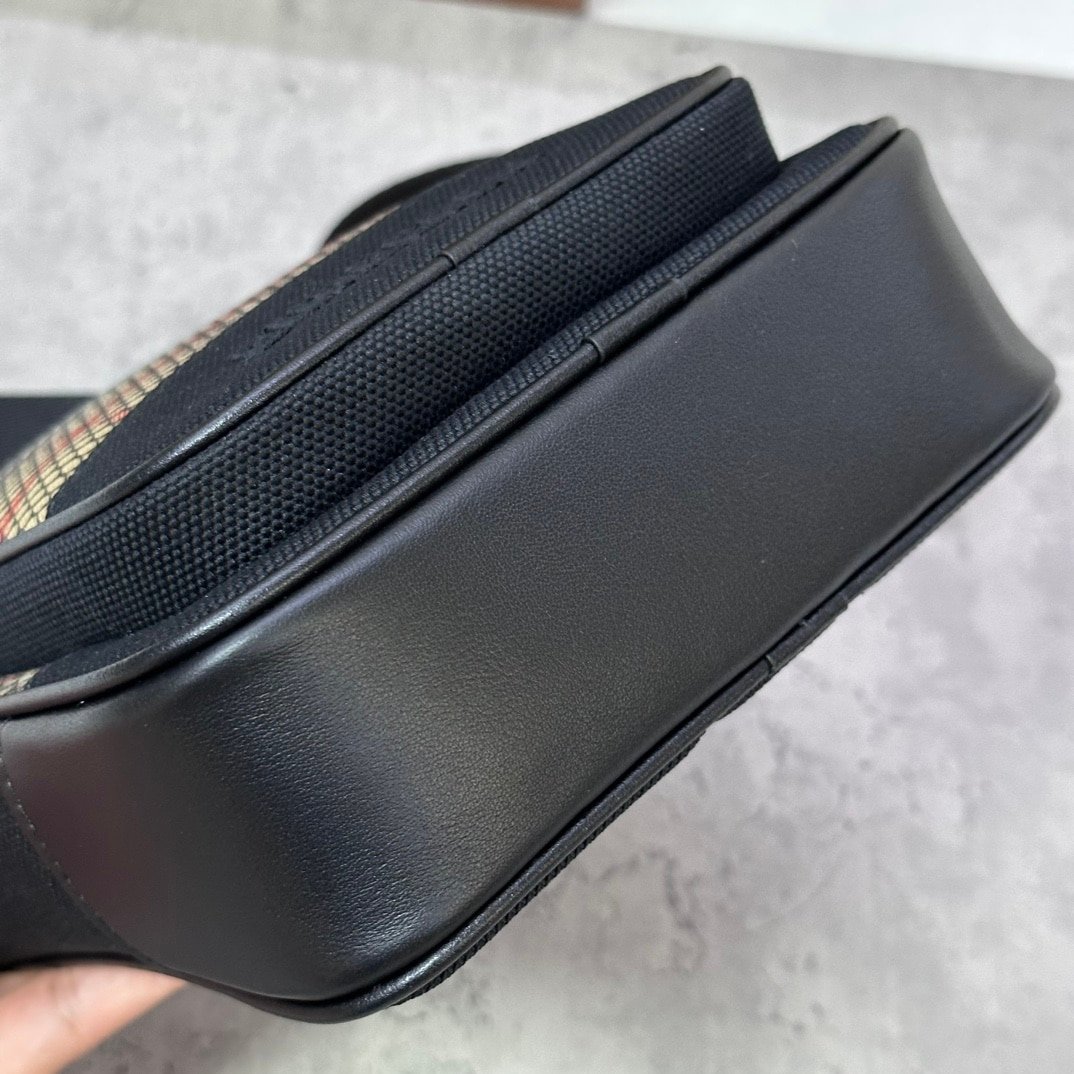 Burberry Freddie Zipped Messenger Bag