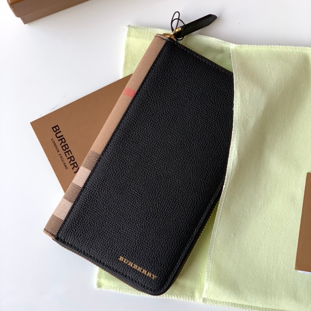 Burberry Zipper Long Wallet