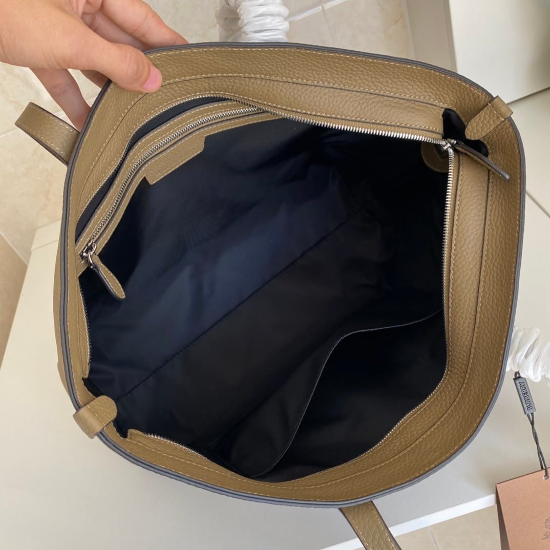 Burberry Ardwell Medium Zip Tote