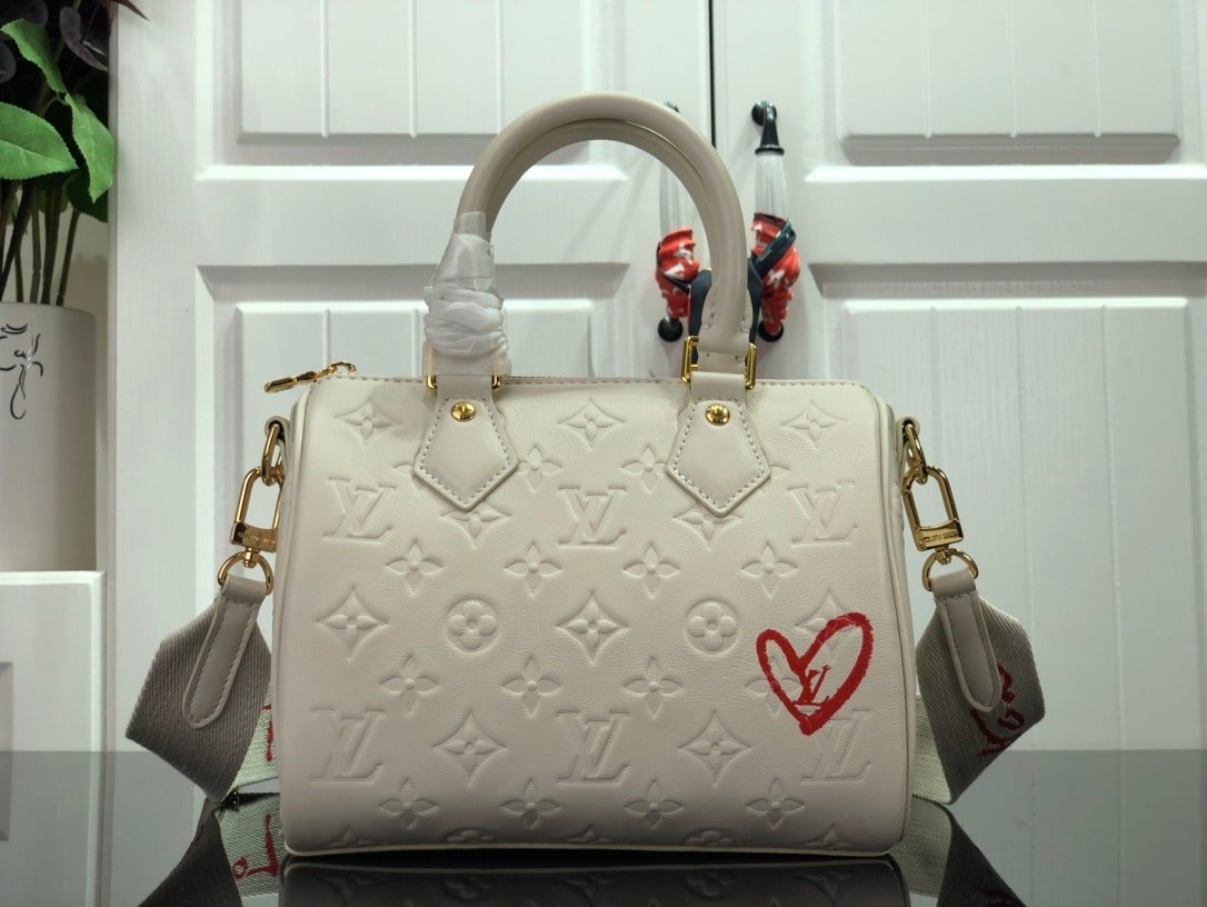 Louis Vuitton LV Monogram Bandoulière 22