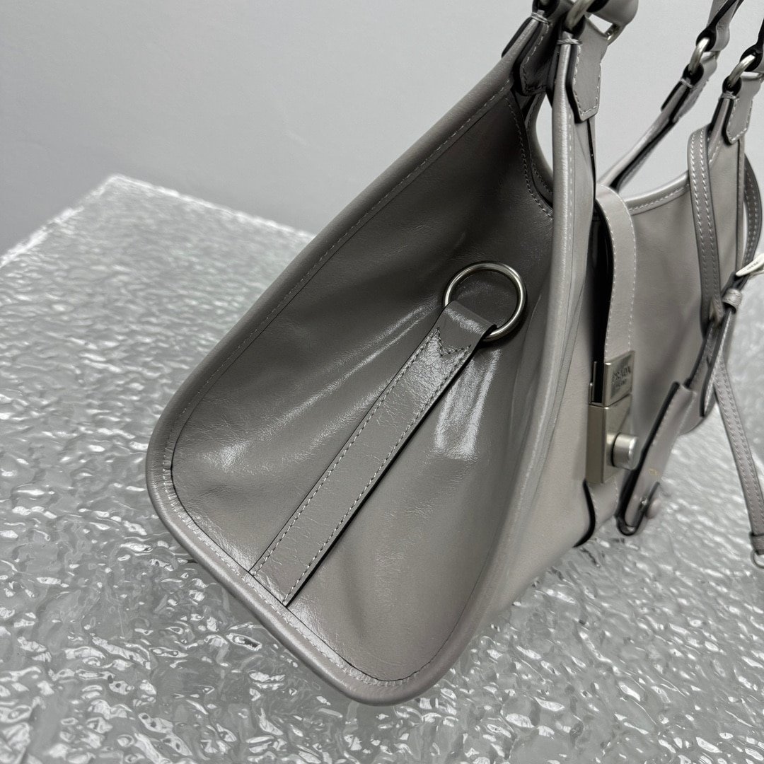 Prada Re-Edition 2005 Saffiano Leather Bag