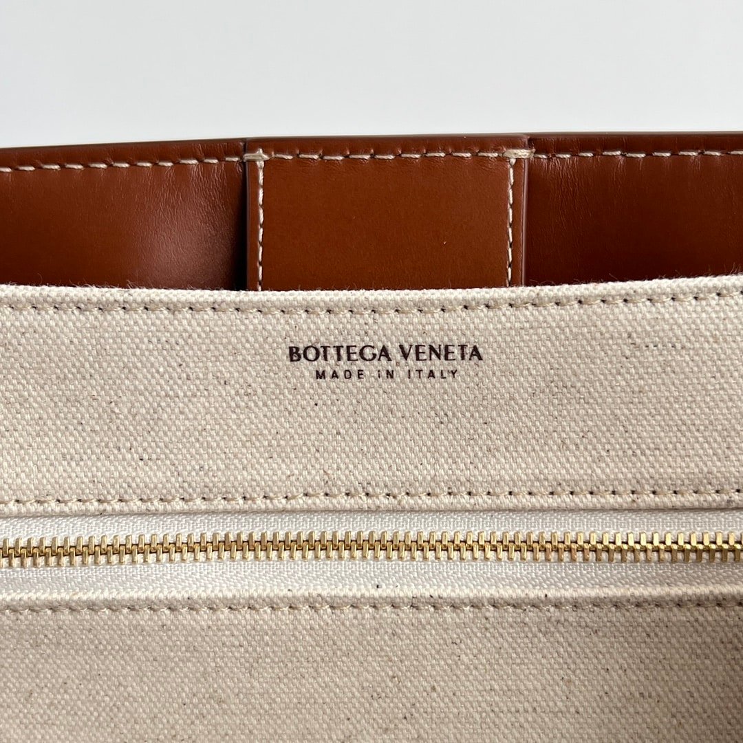 Bottega Veneta Andiamo Handbag
